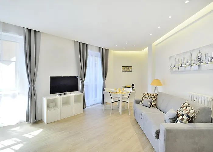 New Romantic Trastevere Apartment